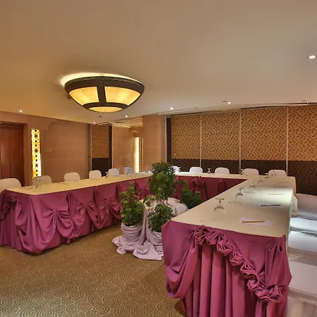 Crown Regency Suites Mactan