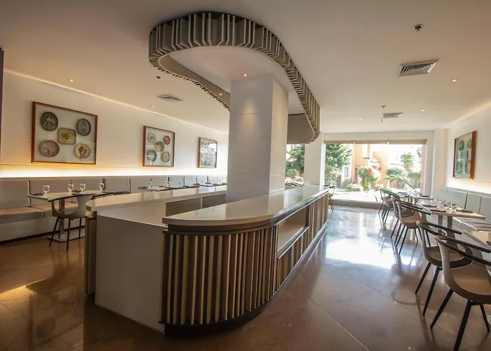 Hotel Crown Regency Mactan 4*