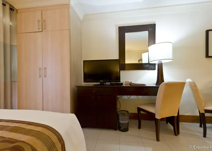 Hotel Crown Regency Mactan 4*