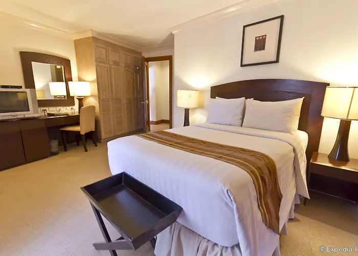 Crown Regency Mactan Hotel 4*