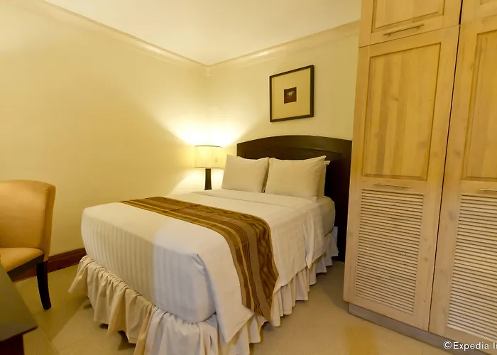 Crown Regency Mactan Hotel 4*