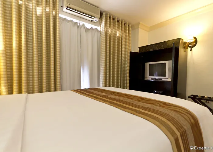 Crown Regency Mactan Hotel 4*