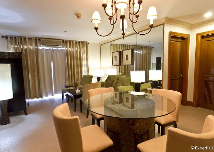Hotel Crown Regency Mactan 4*