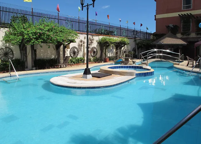 Hotel Crown Regency Mactan 4*